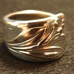 Beautiful Vintage 1960s Lily Flower Silver-Tone Spoon Ring – Size 9